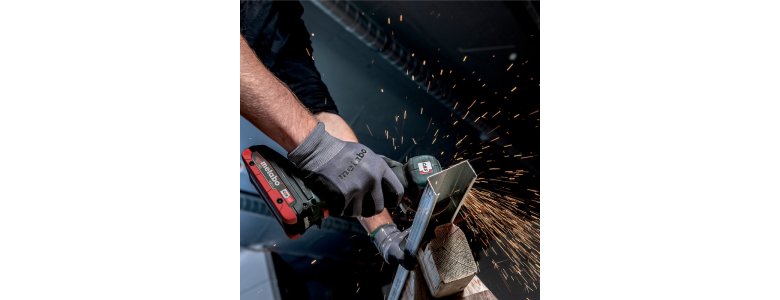 Metabo akkus 18V sarokcsiszoló szénkefementes, 76mm 20000/min CC 18 LTX BL +5db tárcsa +metaBOX 165 L +akku és töltő nélkül